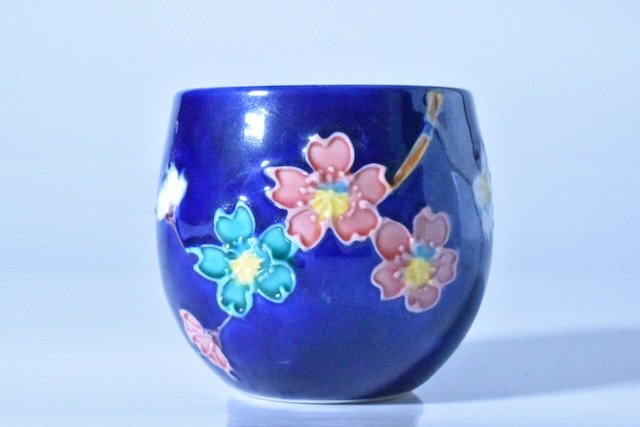 瑠璃交趾桜花　丸湯呑